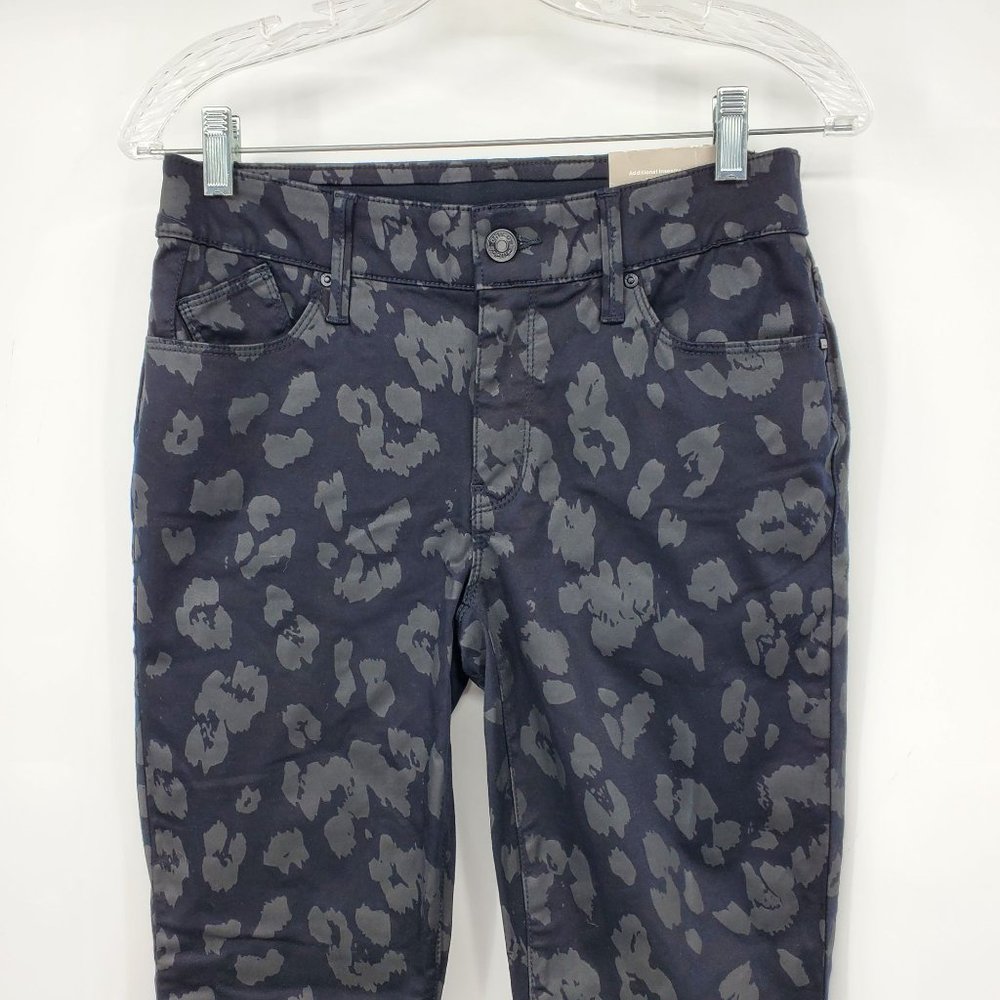 NWT Chico's Secret Stretch Black Cheetah Print Skinny Pants 2 Regular - Picture 8 of 9